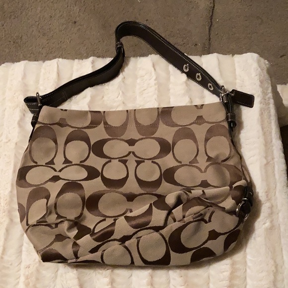 A medium size coach bag, tan and brown - Picture 2 of 3
